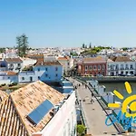 By Algartur - 5 Mins Downtown - Ac - Pool - Wi-fi - Smart Tv شقة *