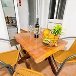 By Algartur - 5 Mins Downtown - Ac - Pool - Wi-fi - Smart Tv דירה