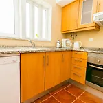 By Algartur - 5 Mins Downtown - Ac - Pool - Wi-fi - Smart Tv דירה