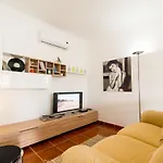 By Algartur - 5 Mins Downtown - Ac - Pool - Wi-fi - Smart Tv דירה